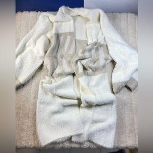 SO everything in love Sweater OS